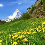 Apartment Penthouse Zen - Matterhornblick- 2 Min- Vom Lift Entfernt By Interhome Zermatt
